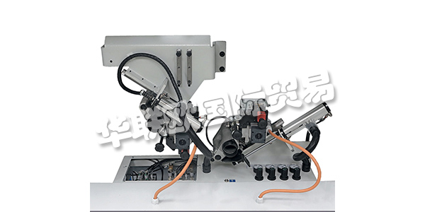 BIESSE自1969以來(lái)，一直為木工和大型家居、門(mén)窗和木質(zhì)構(gòu)筑件制造商提供技術(shù)支持。通過(guò)他們的機(jī)器，他們的客戶將他們的創(chuàng)意轉(zhuǎn)化為獨(dú)特的設(shè)計(jì)對(duì)象或標(biāo)志性的系列產(chǎn)品。