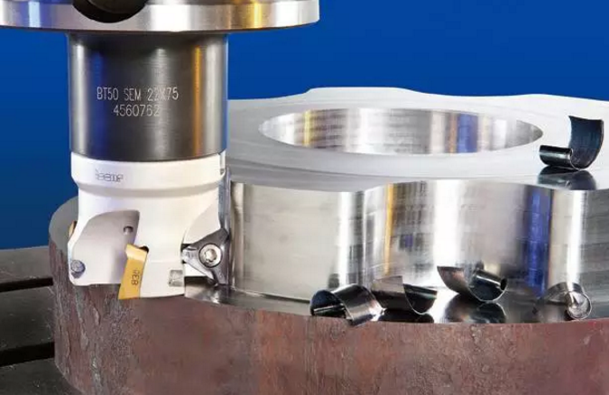 OTT-JAKAB近年來由于刀具材料、刀柄結(jié)構(gòu)以及涂層技術(shù)等領(lǐng)域的長足進步。數(shù)控刀具獲得了交飛猛進的發(fā)展。高速切削、干式切削等一些高效環(huán)保的數(shù)控切削技術(shù)被越來越廣泛地應(yīng)用在機械制造領(lǐng)域。