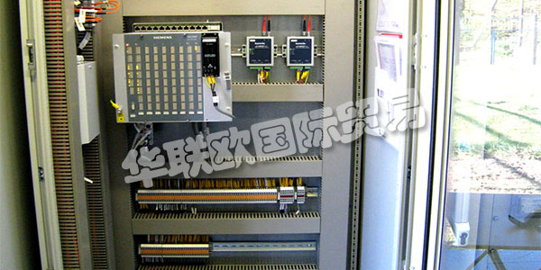 印度AMLOK主要產(chǎn)品：AMLOK水力調(diào)速器、閥門、傳感器、過濾器等。AMLOK代表兩位年輕董事總經(jīng)理Amit Lamba先生和Lokender Singh先生的名字，他們的愿景是為水電行業(yè)提供最優(yōu)質(zhì)的服務(wù)，并幫助新開發(fā)商提高他們?cè)诳稍偕茉搭I(lǐng)域的地位。