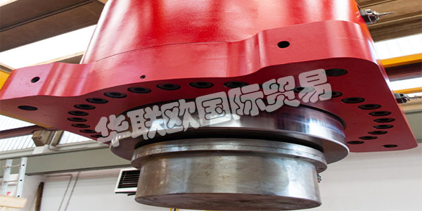 BOMBARDIERI SpA于1959年在意大利 Gazzaniga 成立，現(xiàn)在是一家私營有限公司，擁有100多名訓(xùn)練有素的員工，分為三個(gè)工廠，兩個(gè)在意大利北部，一個(gè)在墨西哥。